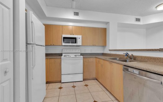 8000 N Nob Hill Rd #106 Tamarac, FL 33321